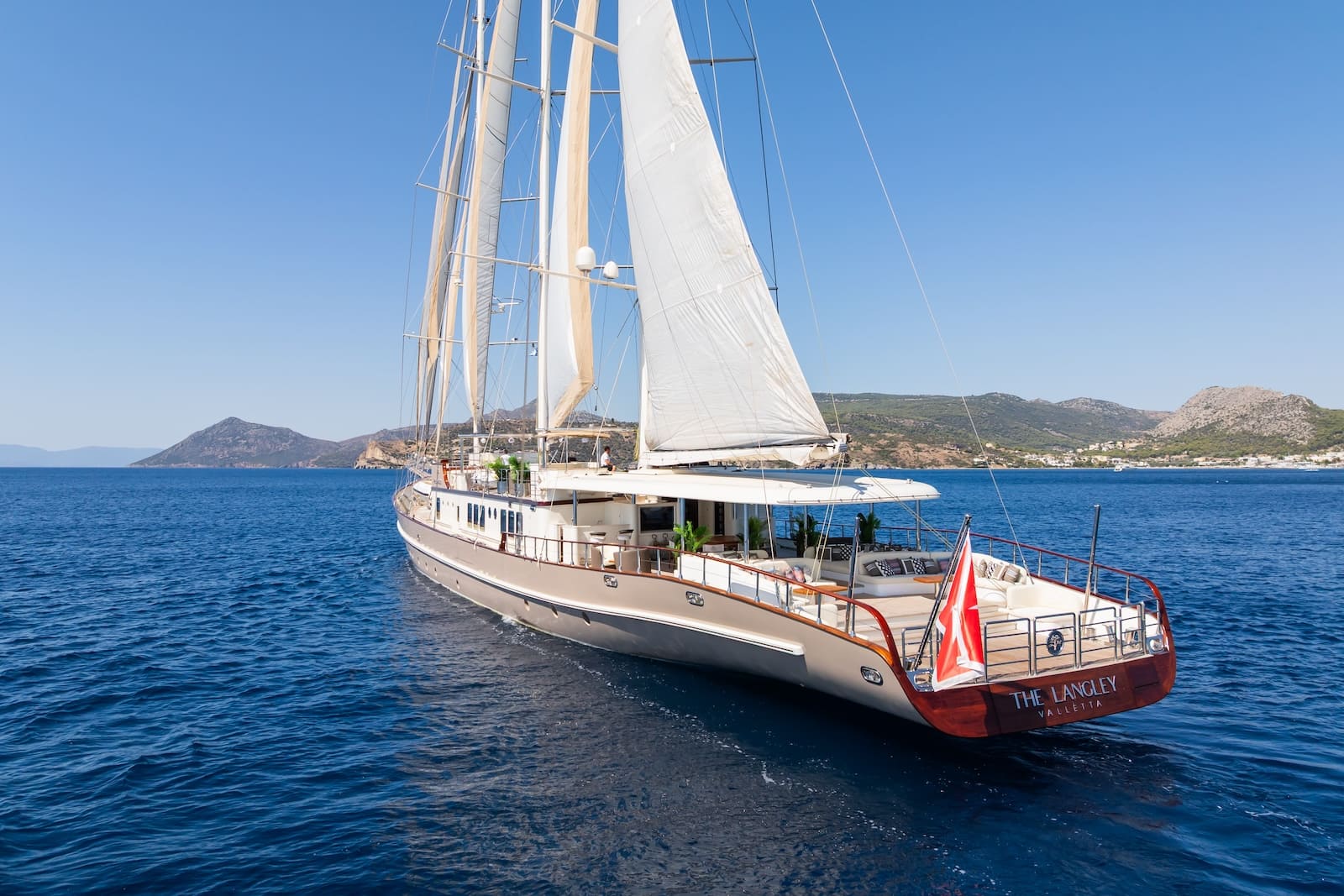 THE LANGLEY (62m)