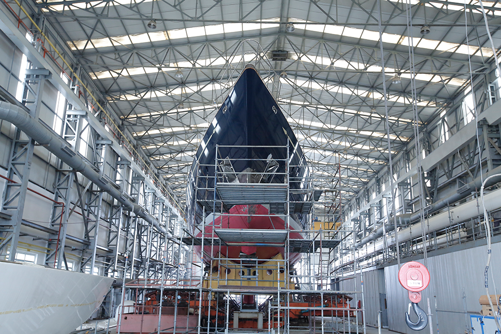 NAZENIN (52m) gallery image
